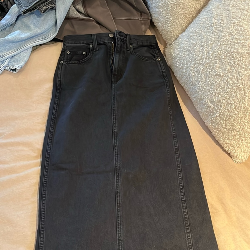 Aritzia Denim Forum 90s pencil max Jean skirt